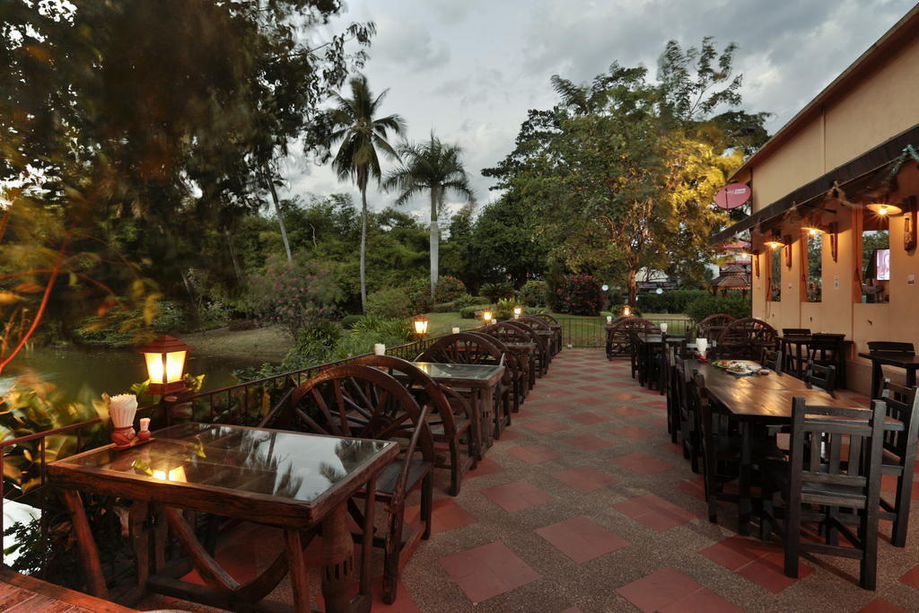 Charoen Hotel Udon Thani Bagian luar foto